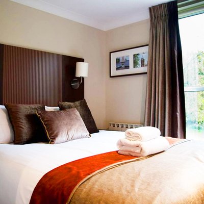 Luxury One Night Stay with Dinner and Fizz for Two
