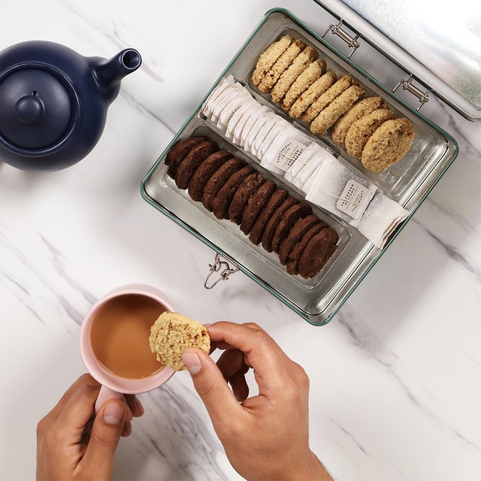 Cartwright Butler Biscuit And Tea Selection 490g Moonpig