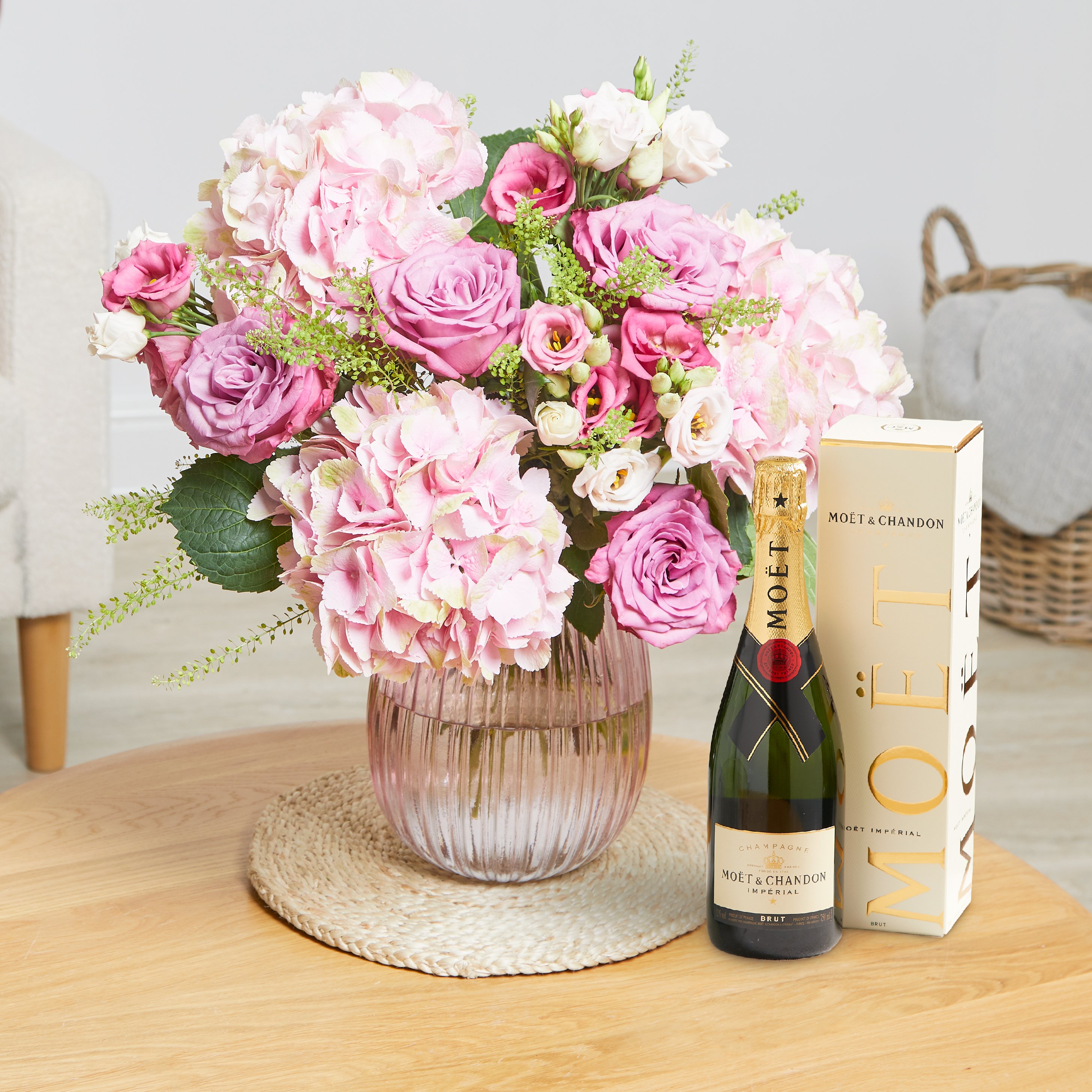 Moët En Chandon The Mum In A Million With Moët Brut Flowers