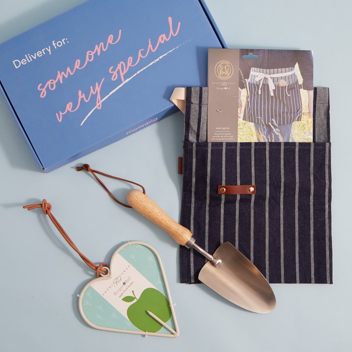 Sophie Conran Bird feeder & Apron with Trowel