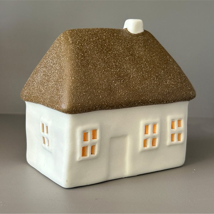 Small Thatched Cottage Tealight Holder