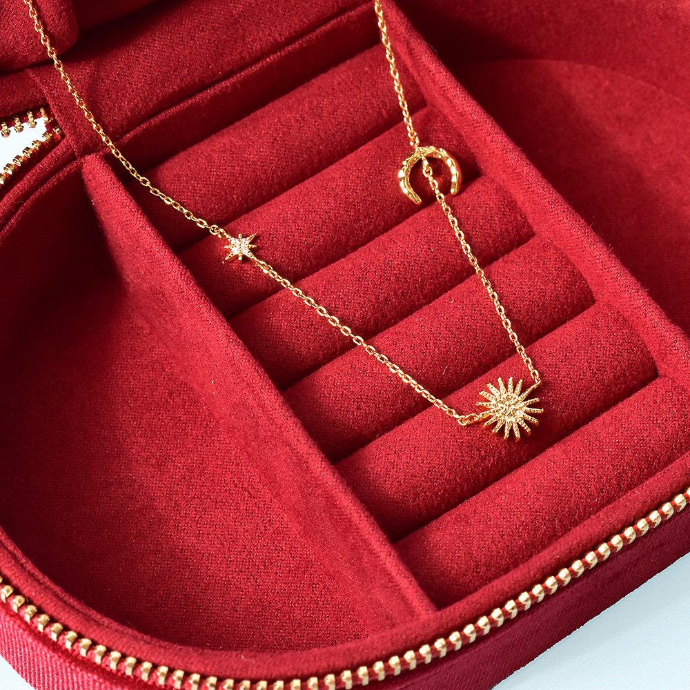 Lisa Angel Gold Star Necklace & Velvet Jewellery Case Bundle