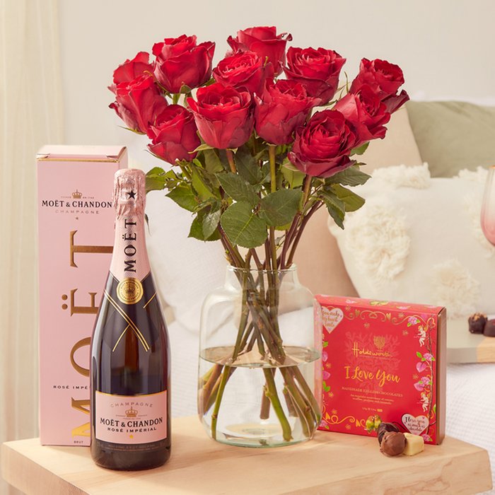 Luxury 12 Red Roses Gift Set