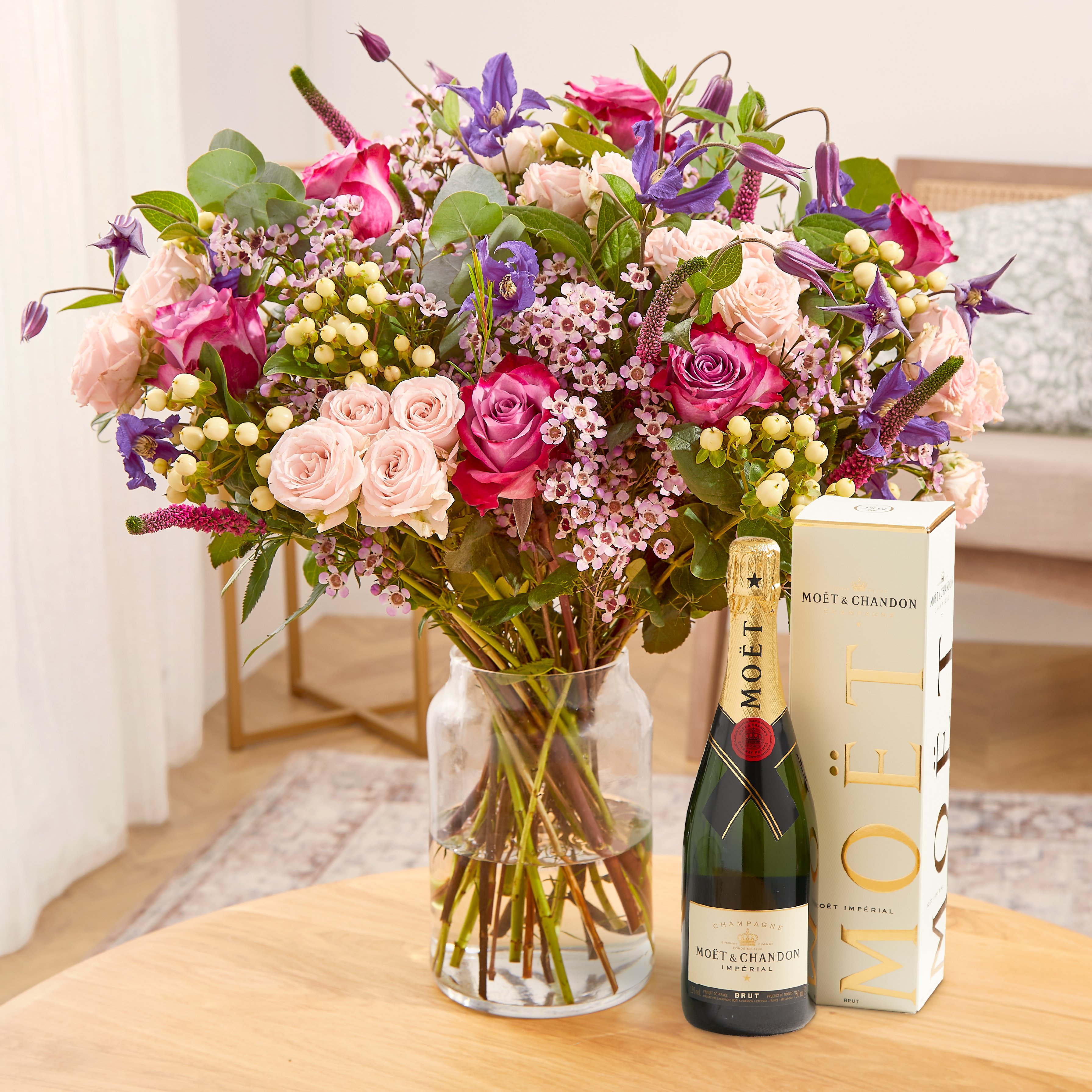 Moët En Chandon The Unconditional With Moet Brut Flowers