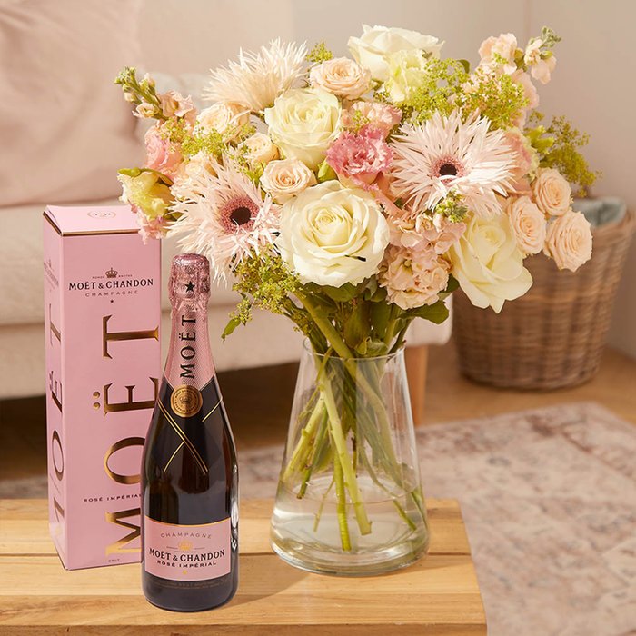 The Rosé Moët Gift Set Moonpig
