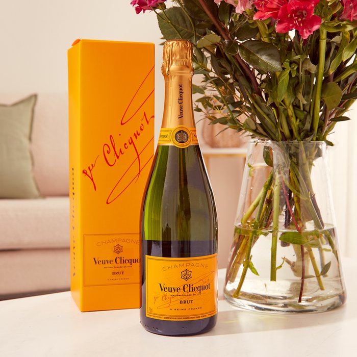 The Veuve Clicquot Gift Set Moonpig