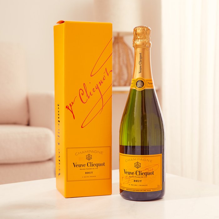 The Veuve Clicquot Gift Set Moonpig