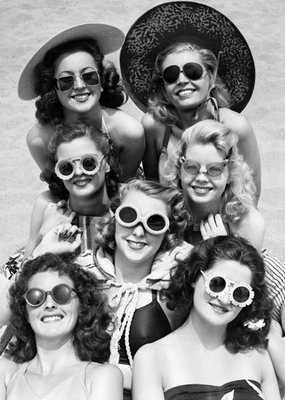 Retro Photographic Birthday Card - California - America - Beach friends - Ladies In Sunglasses -