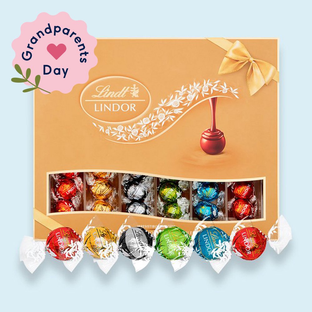 Lindt Lindor Assorted Chocolate Truffles Gift Box Extra Large, 525G Chocolates